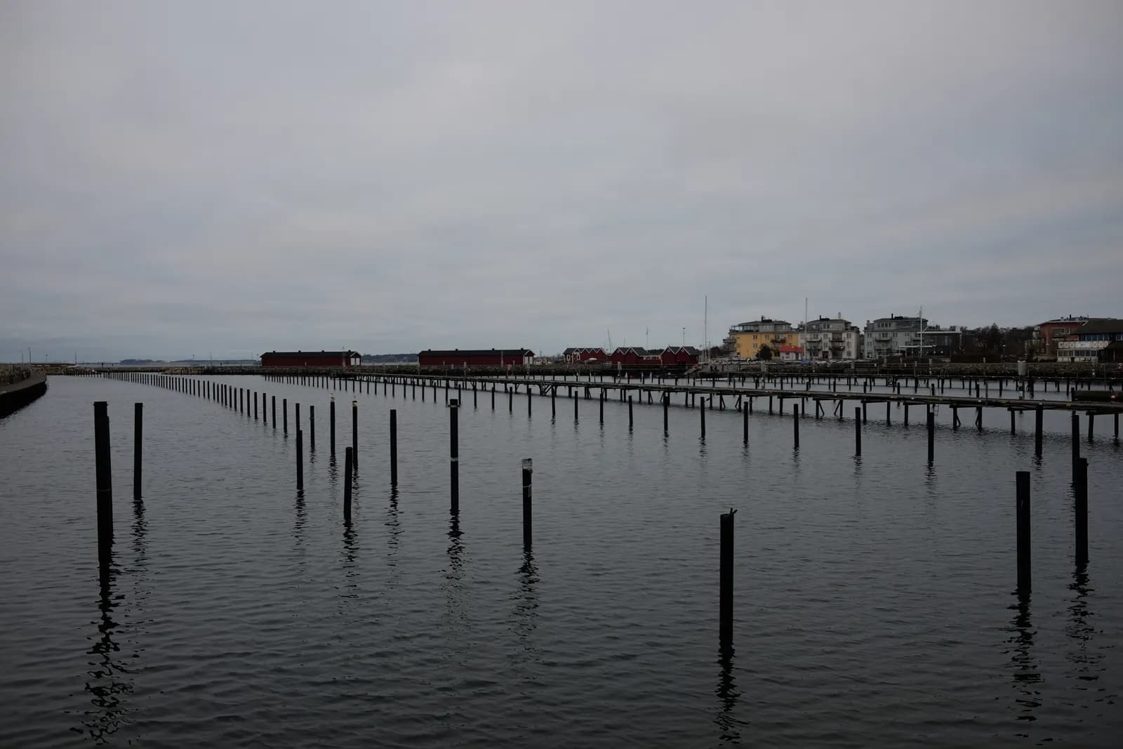 Lomma hamn med båtar